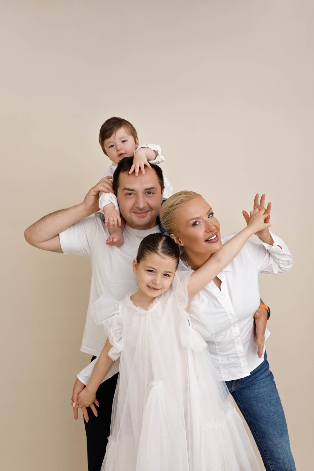 Playful family portrait in white — Studio Muffin, Saburtalo