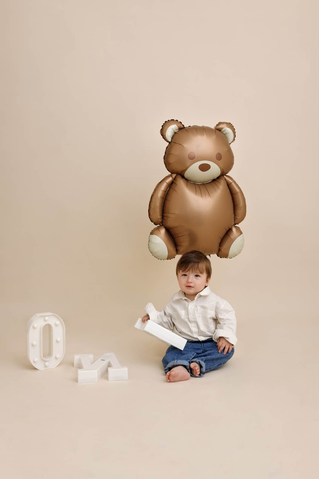 Birthday boy with a teddy bear balloon — 1 year photography in Tbilisi