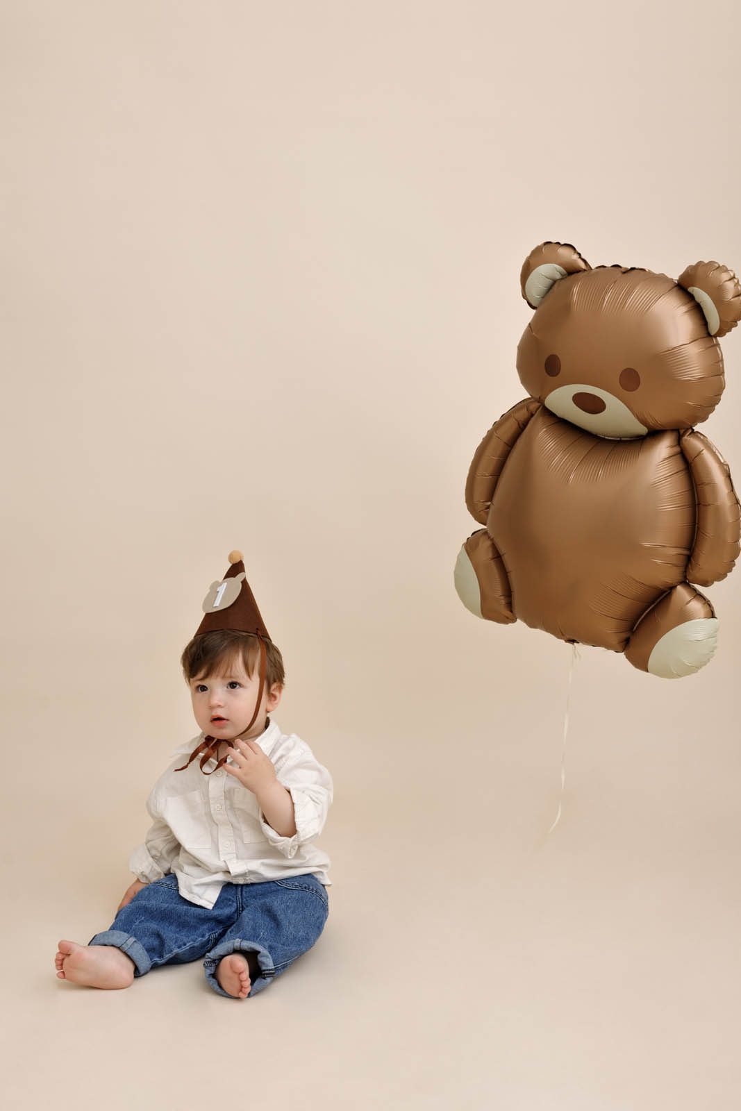 One year old girl with her floral birthday cake — cake smash session Tbilisi