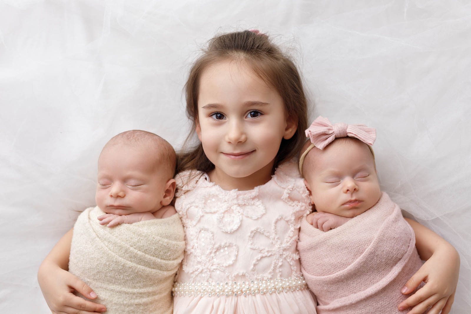 Big sister with newborn twins — sibling newborn session, Studio Muffin Tbilisi
