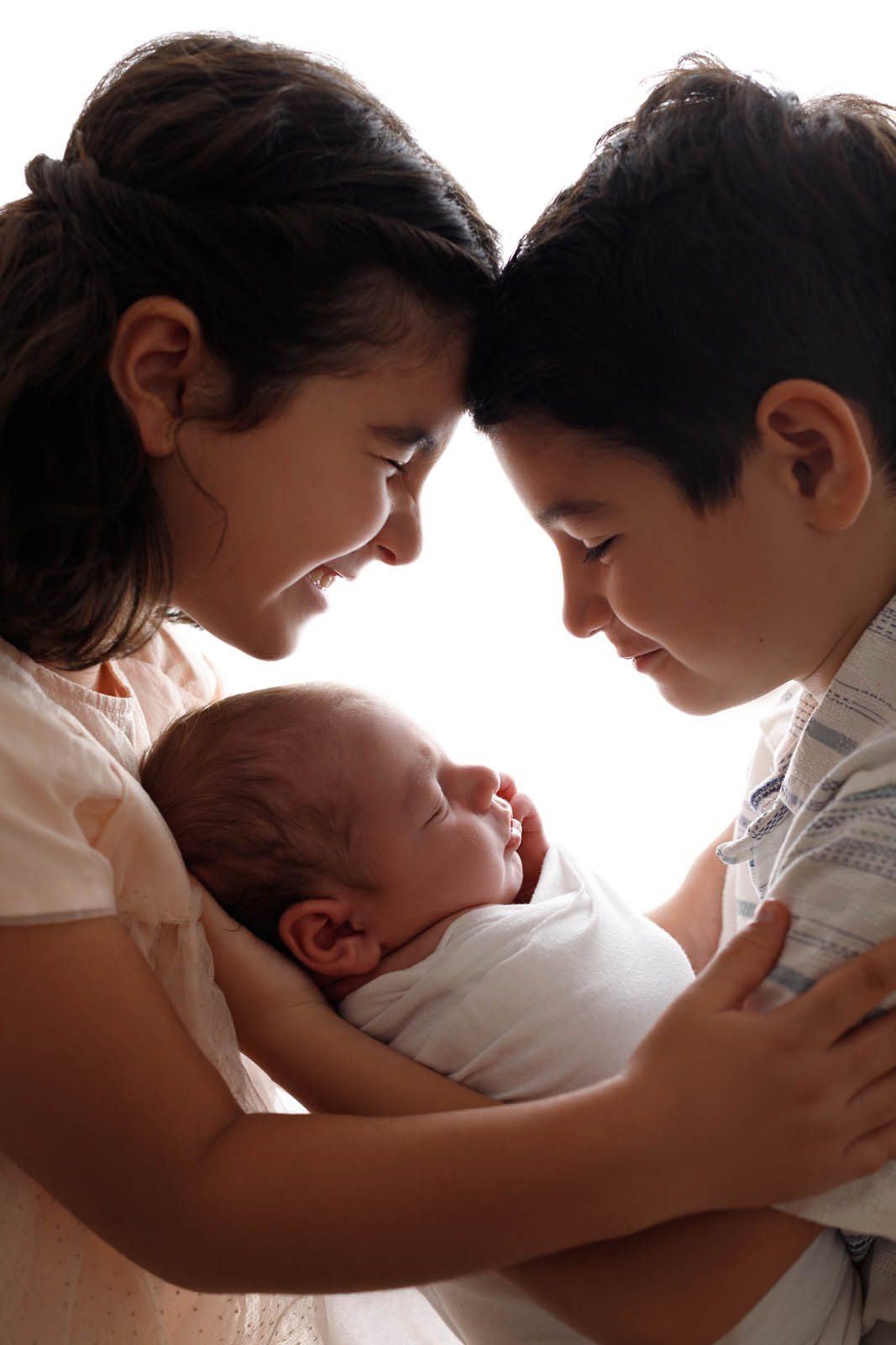 Brother and sister with newborn between them — sibling session in Tbilisi